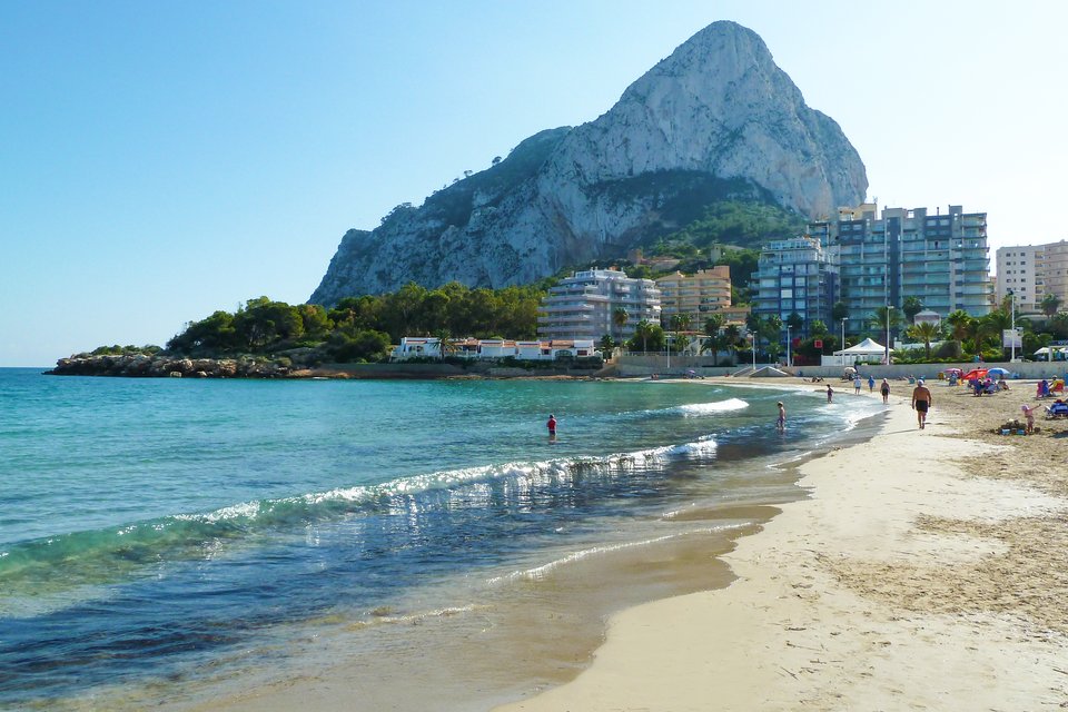 Strand van Calpe met El Peñon de Ifach